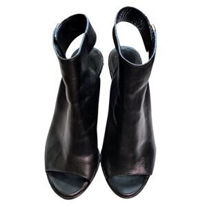 Calvin Klein Sandals Heels Welsie Size 6 M US Women Black Peep Toe